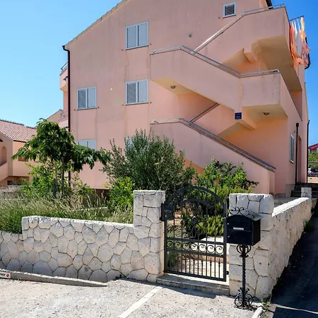 Flipa Lilly Апартаменты *